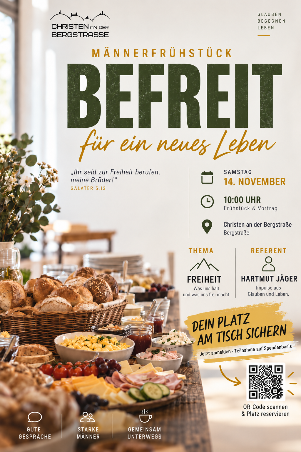 Frühstücksbuffet mit frischen Brötchen, Obst, Käse und herzhaften Leckereien